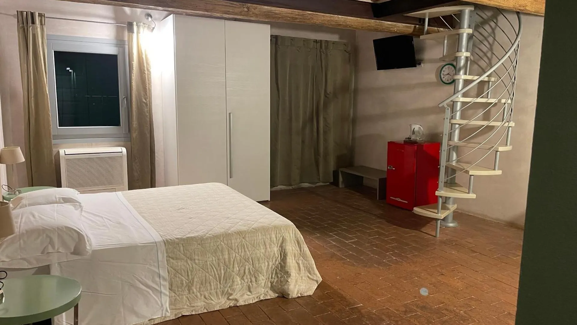 Agriturismo Albero Del Latte Bagnolo San Vito 0*,  Italy